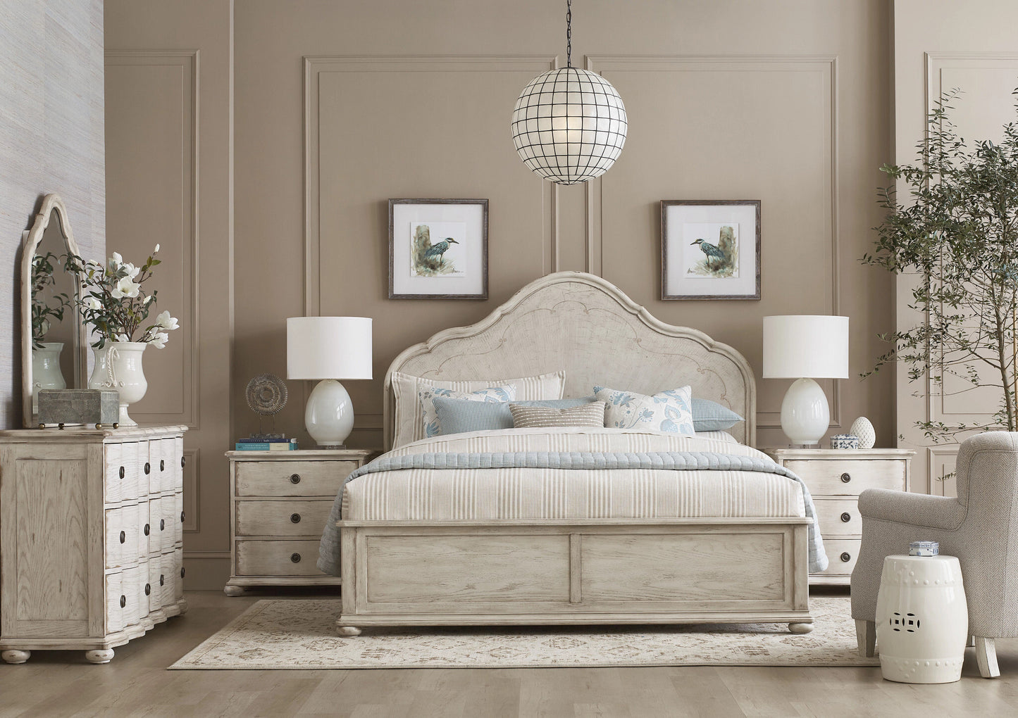Vignette King Upholstery Bed- Crème